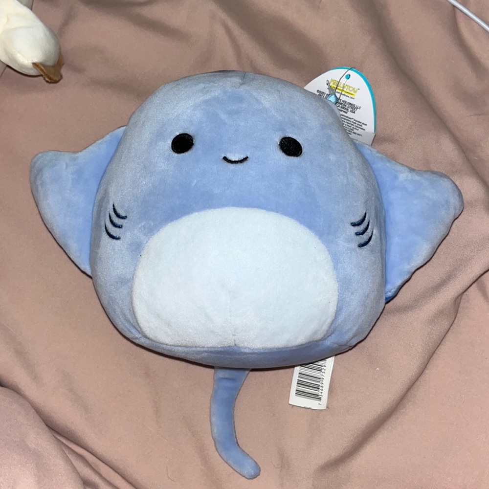 Aziza the Stingray Squishmallow 8 in